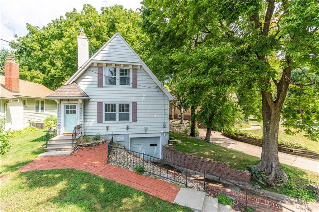 1627 Northwest Drive - Photo 1