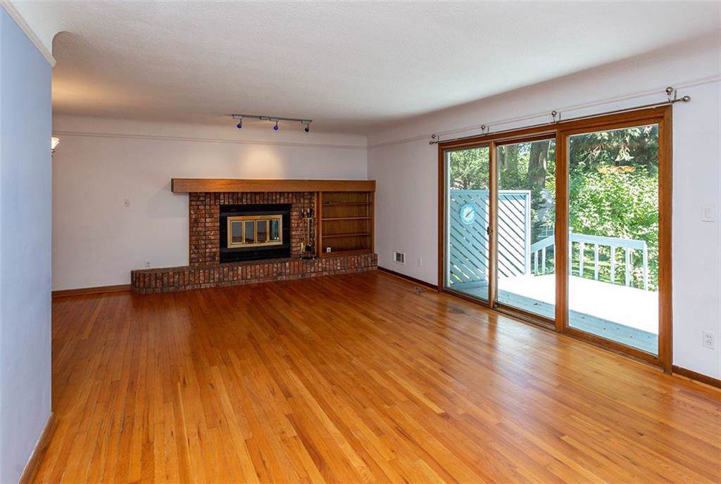 2905 92nd Street - Photo 1