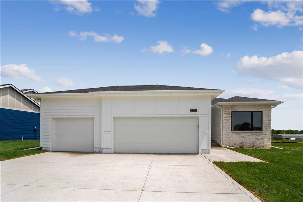 965 8th Street - Photo 1