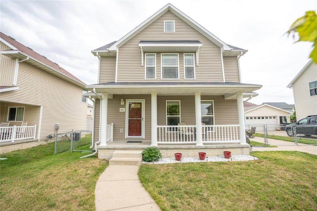 2811 Chestnut Drive - Photo 1