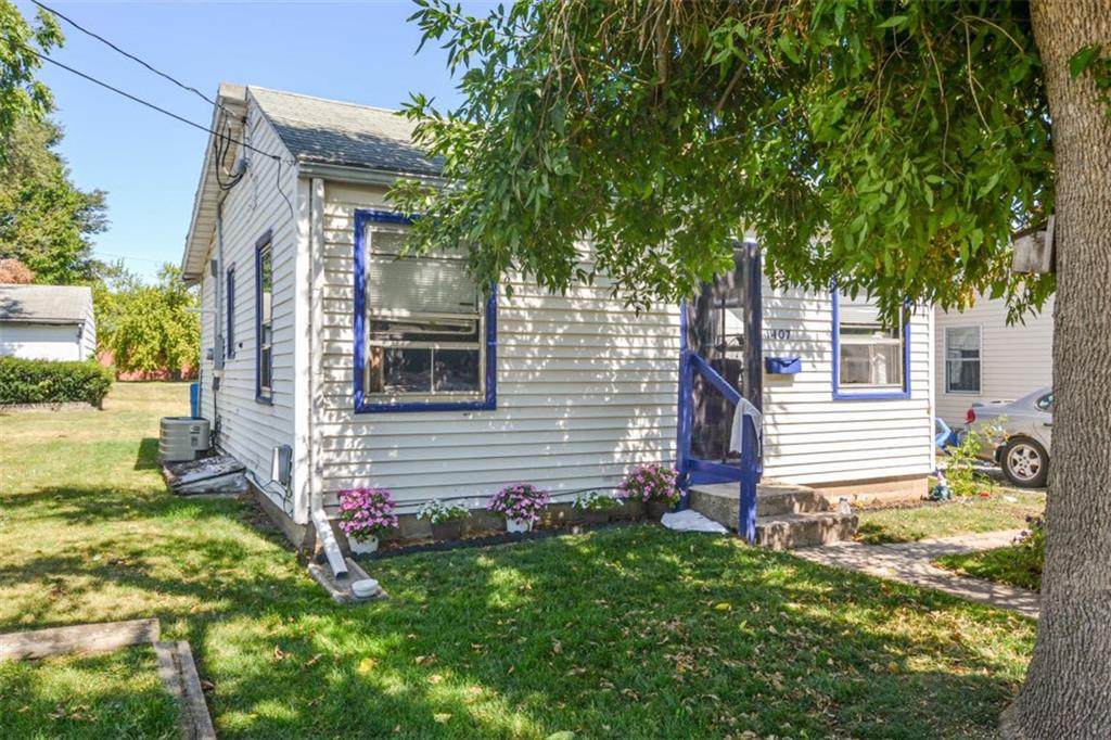 1407 M Avenue - Photo 1