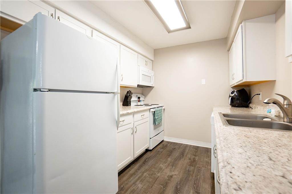 9553 University Avenue - Photo 1