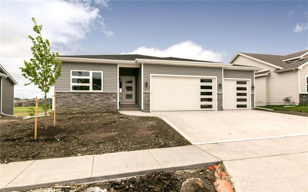 207 Lexington Drive - Photo 1