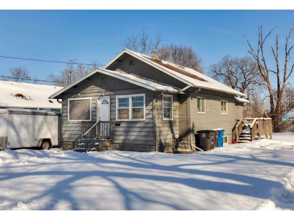 913 17th Street - Photo 1