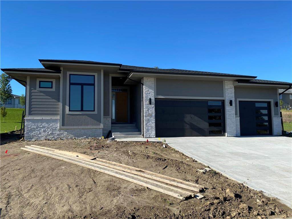 650 Belmont Boulevard - Photo 1