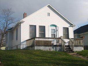906 8th Street - Photo 1