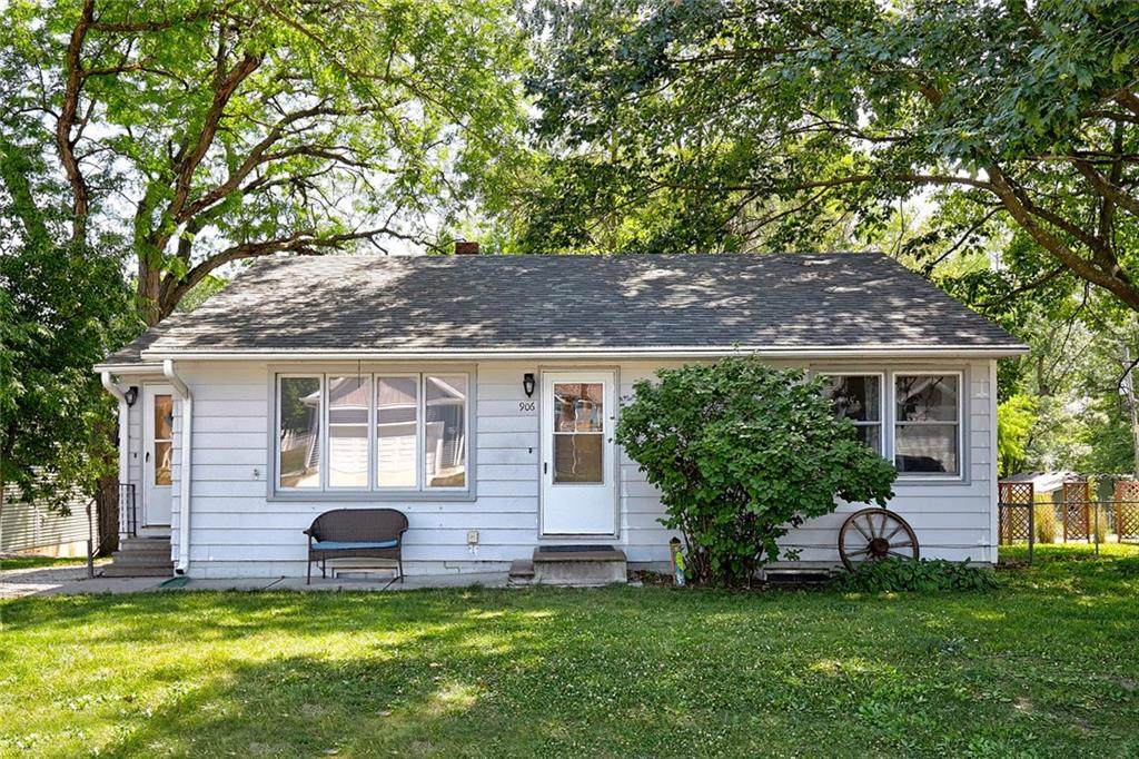 906 Pine Avenue - Photo 1