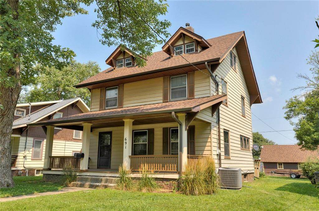 691 38th Street - Photo 1