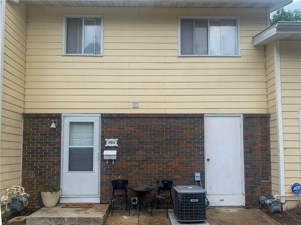 705 Meadow Place - Photo 1