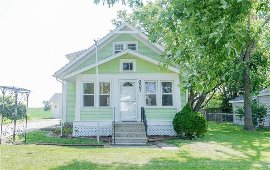 607 Cedar Avenue - Photo 1