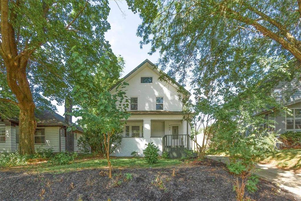 704 35th Street - Photo 1