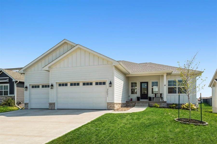 2201 Greenwood Street - Photo 1