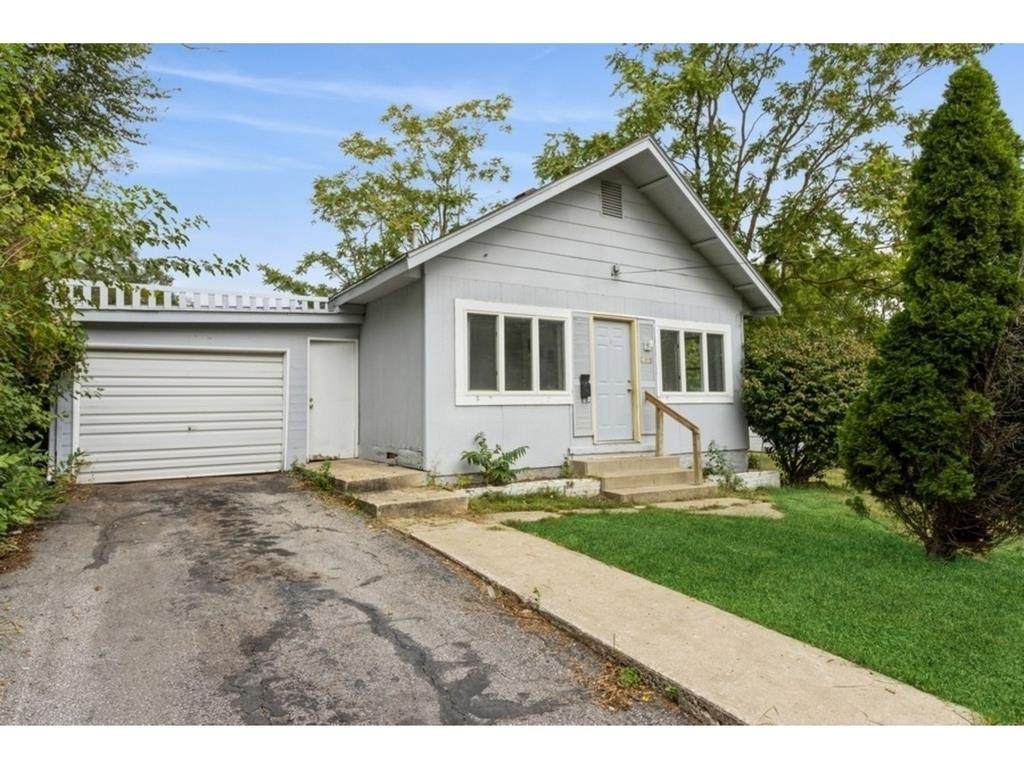 1007 Emma Avenue - Photo 1