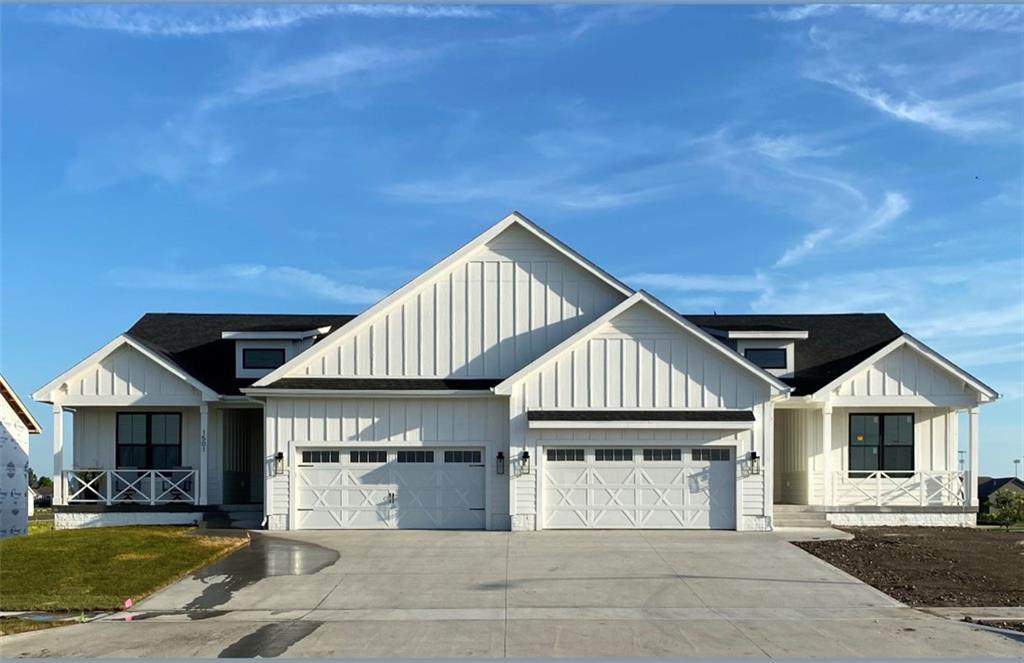 1502 32nd Street - Photo 1