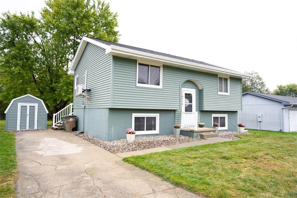 611 10th Avenue - Photo 1