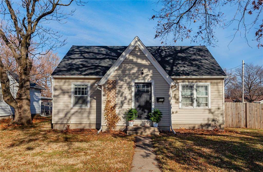 4601 Hickman Road - Photo 1