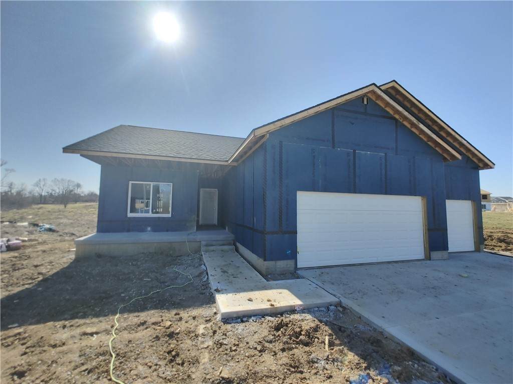 7036 Lake Ridge Avenue - Photo 1