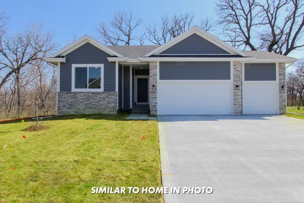 208 Creekside Drive - Photo 1