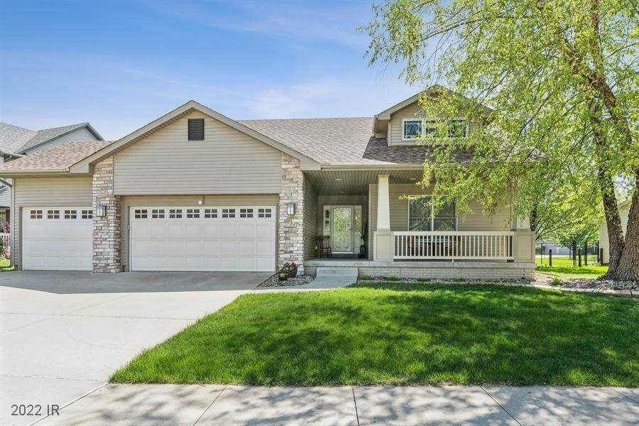 722 Maplewood Court - Photo 1