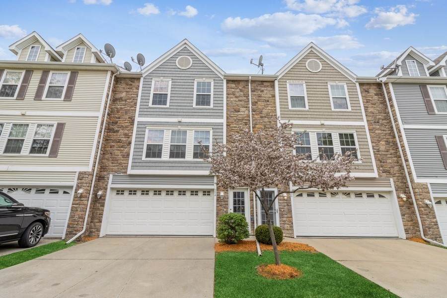 354 Sandalwood Drive - Photo 1