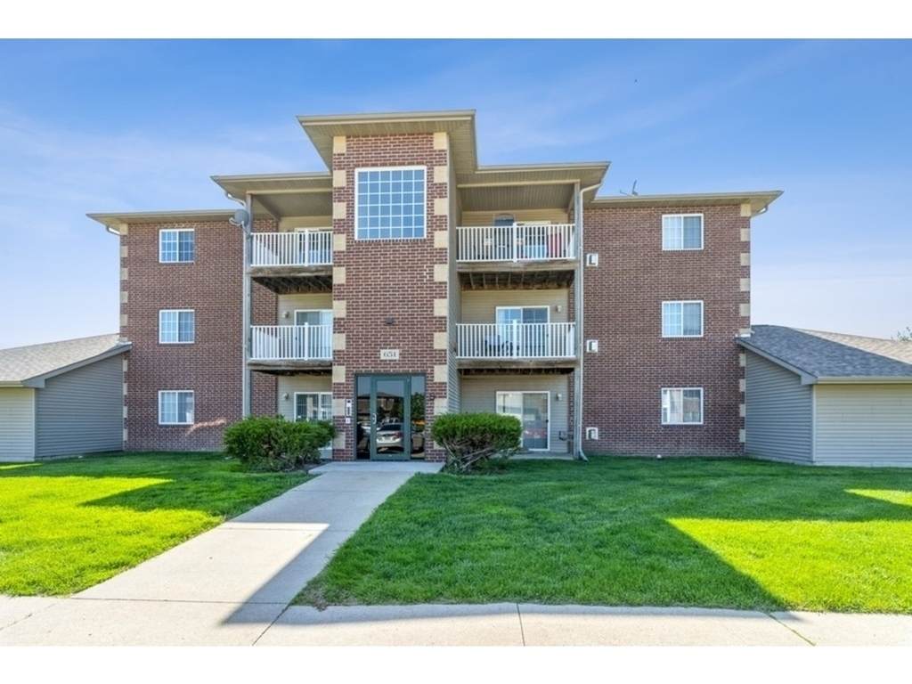651 Dovetail Road - Photo 1