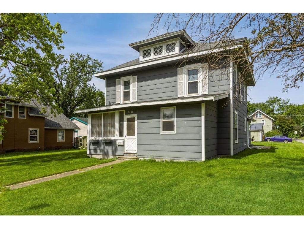 1721 1st Avenue - Photo 1