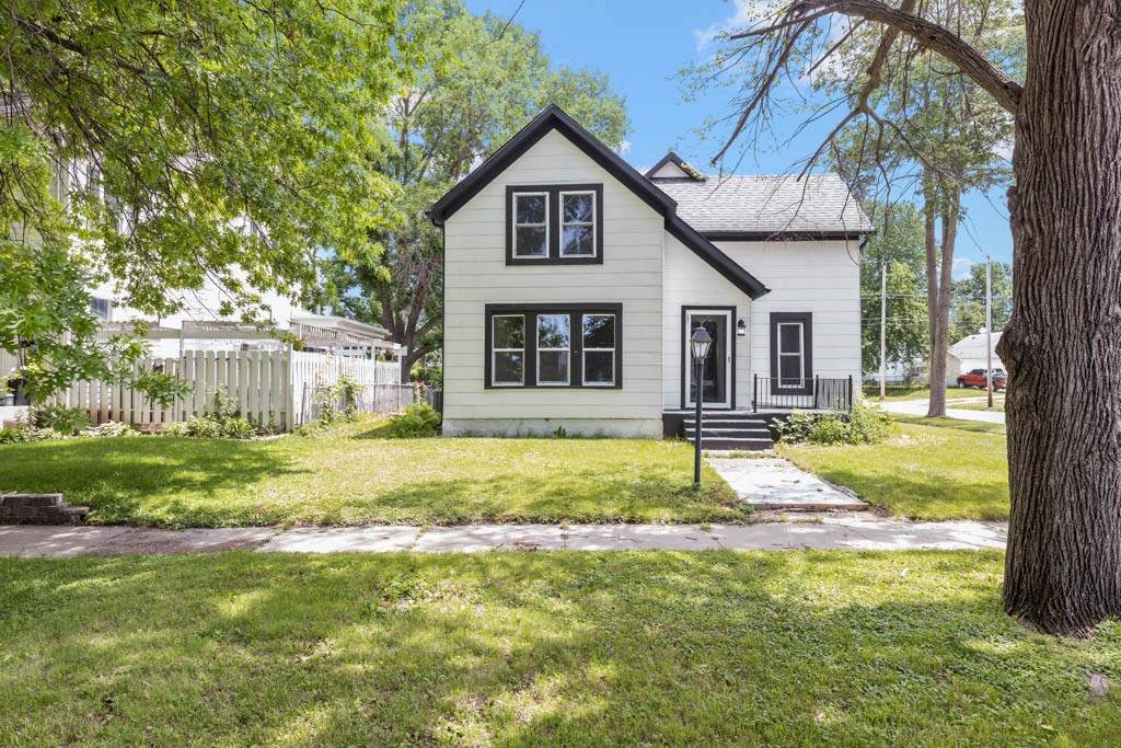 1302 6th Street - Photo 1