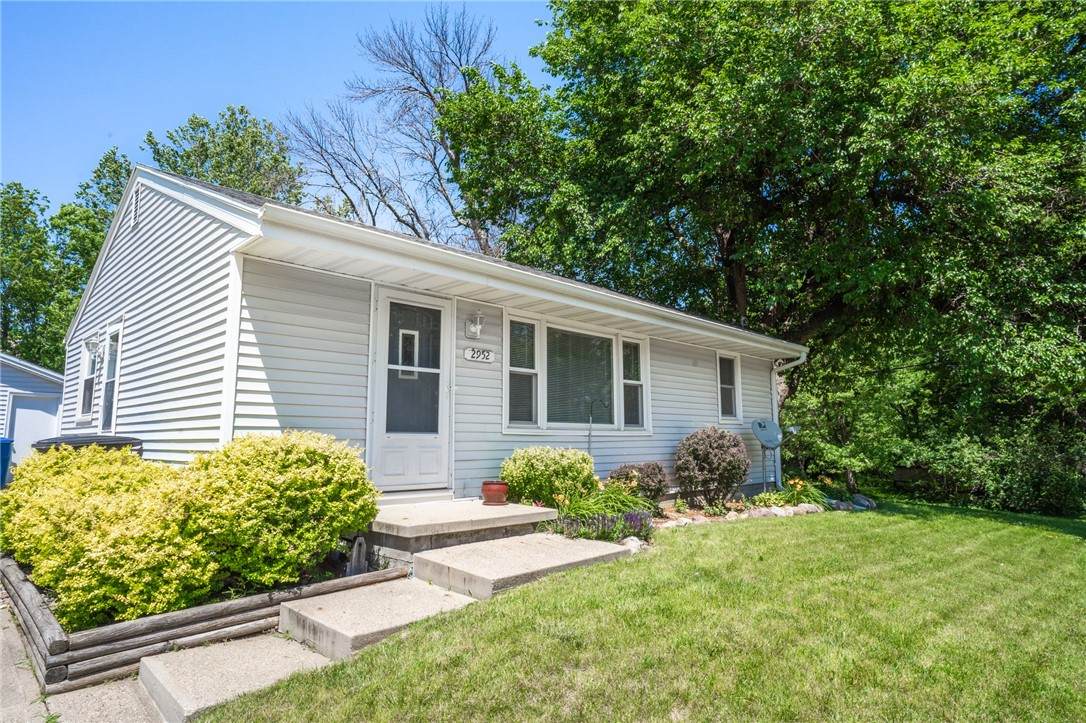 2952 Seneca Avenue - Photo 1