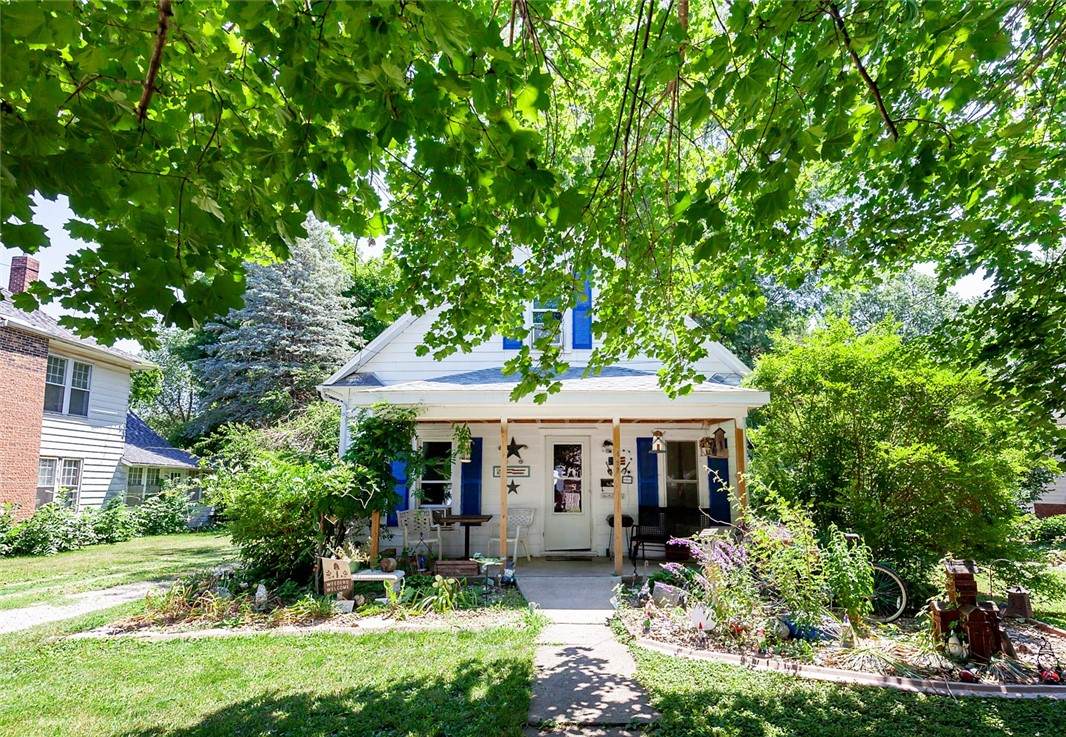 422 10th Street - Photo 1