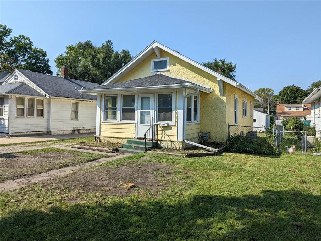2532 Grand Avenue - Photo 1
