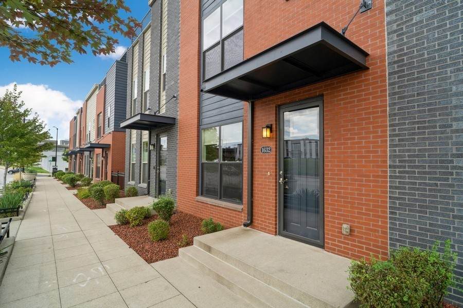 1632 Ingersoll Avenue - Photo 1