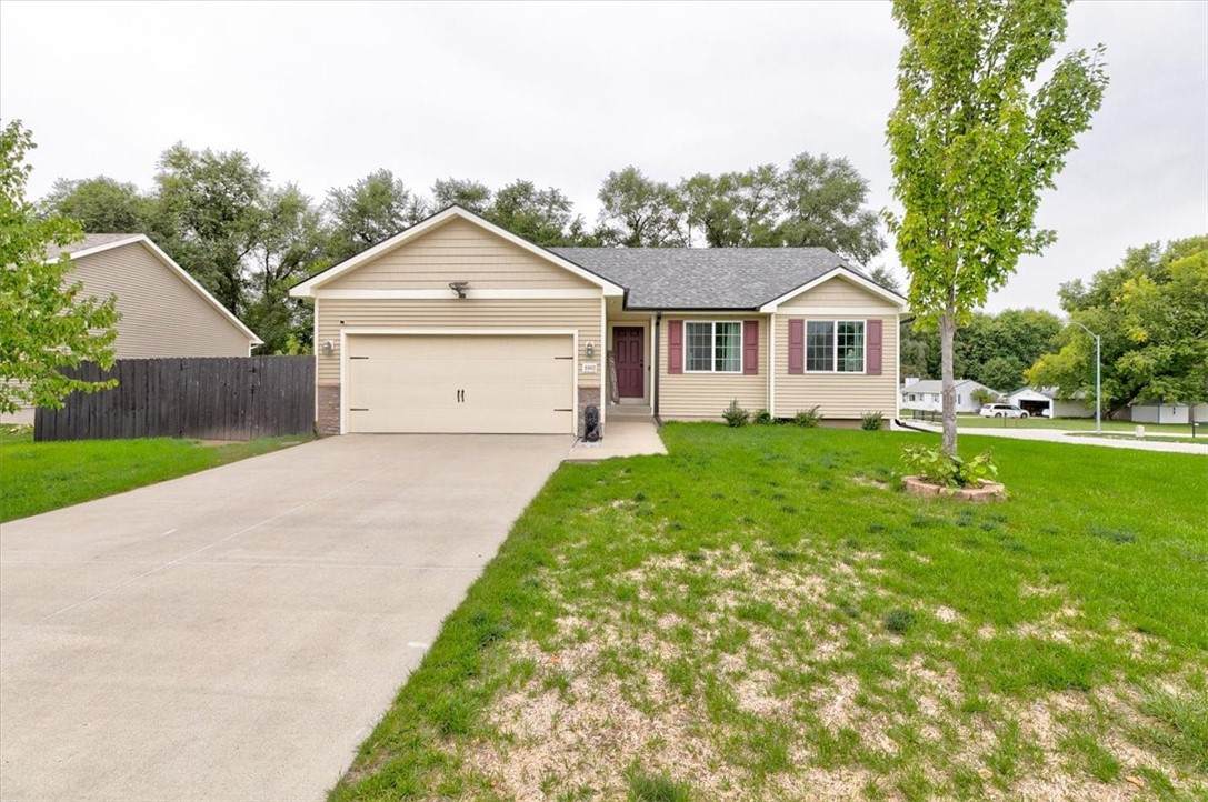 5902 52nd Street - Photo 1