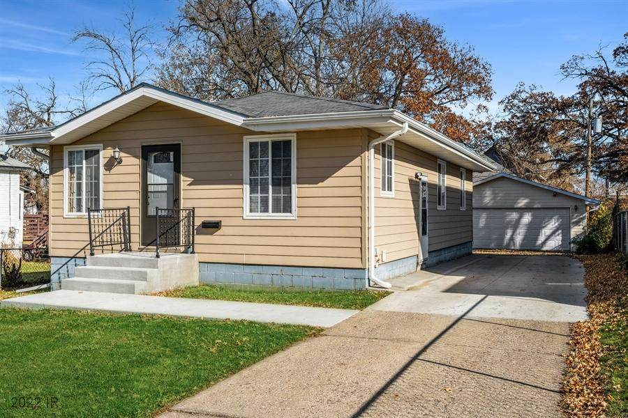 1921 8th Street - Photo 1