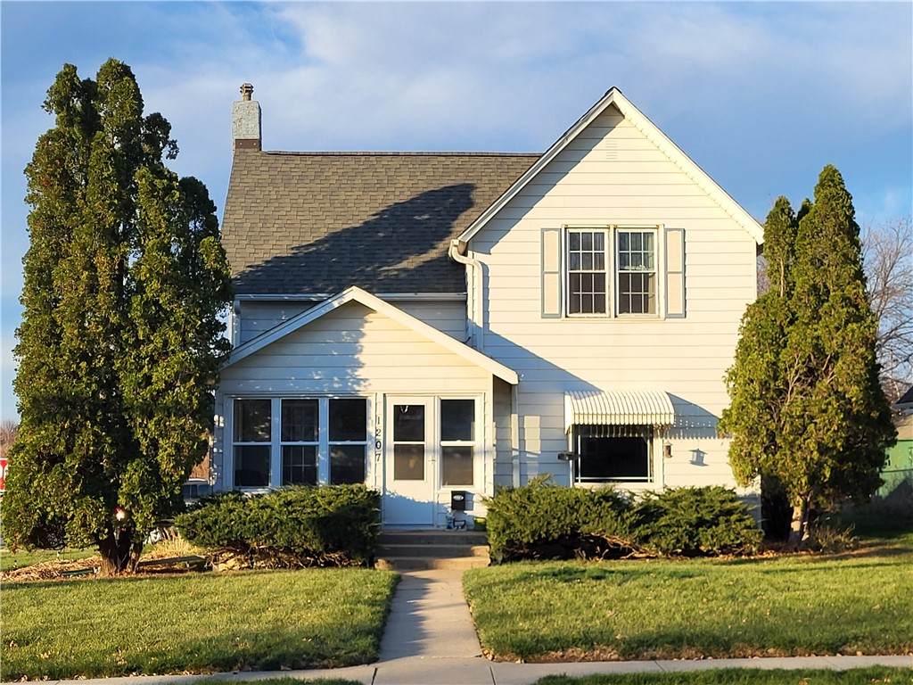 1207 8th Street - Photo 1