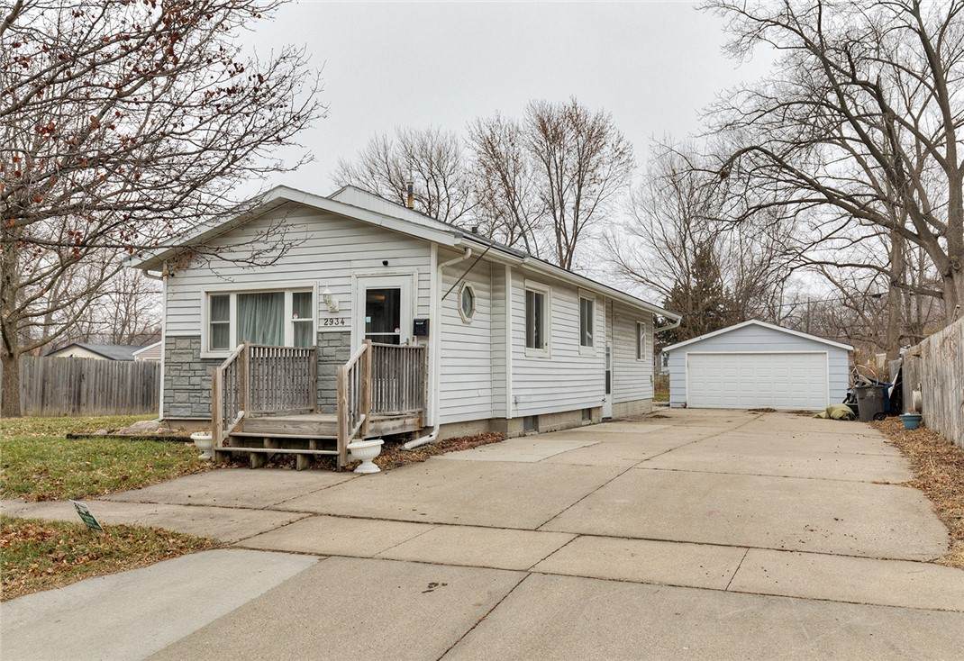 2934 Garfield Avenue - Photo 1