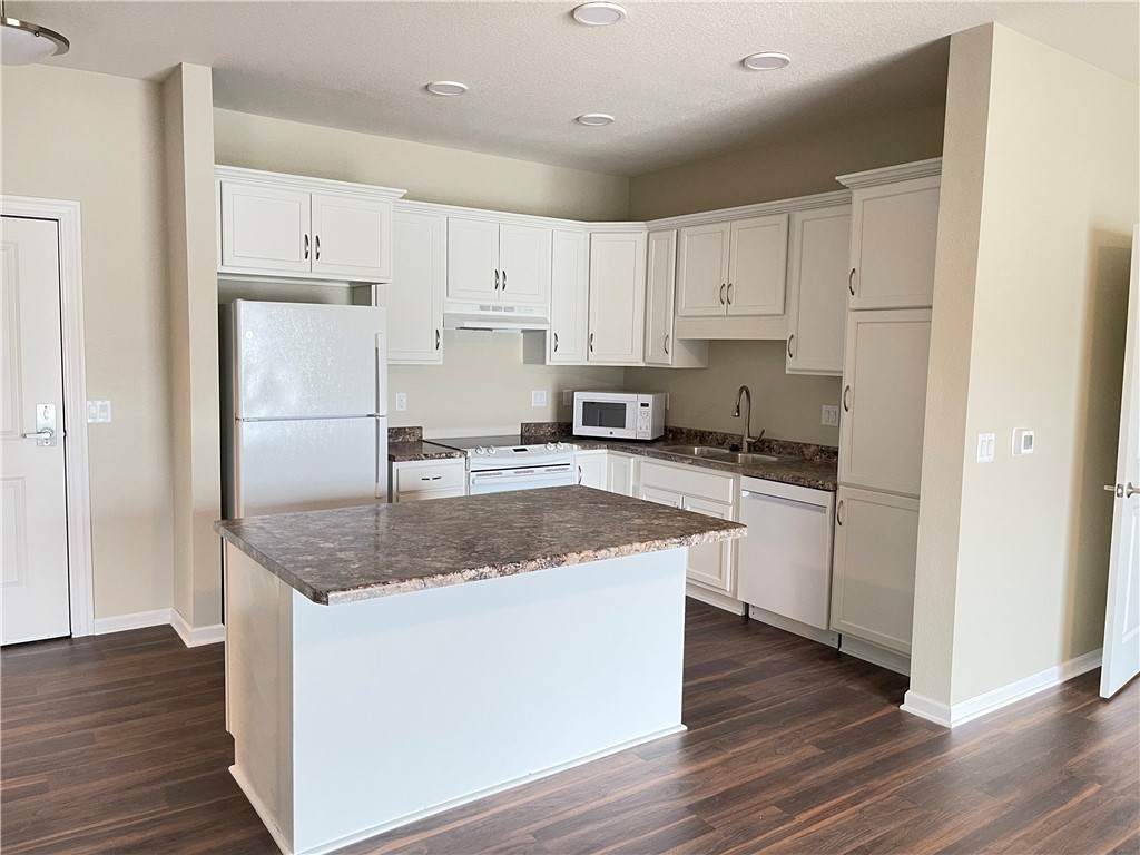 1427 34th Avenue - Photo 1