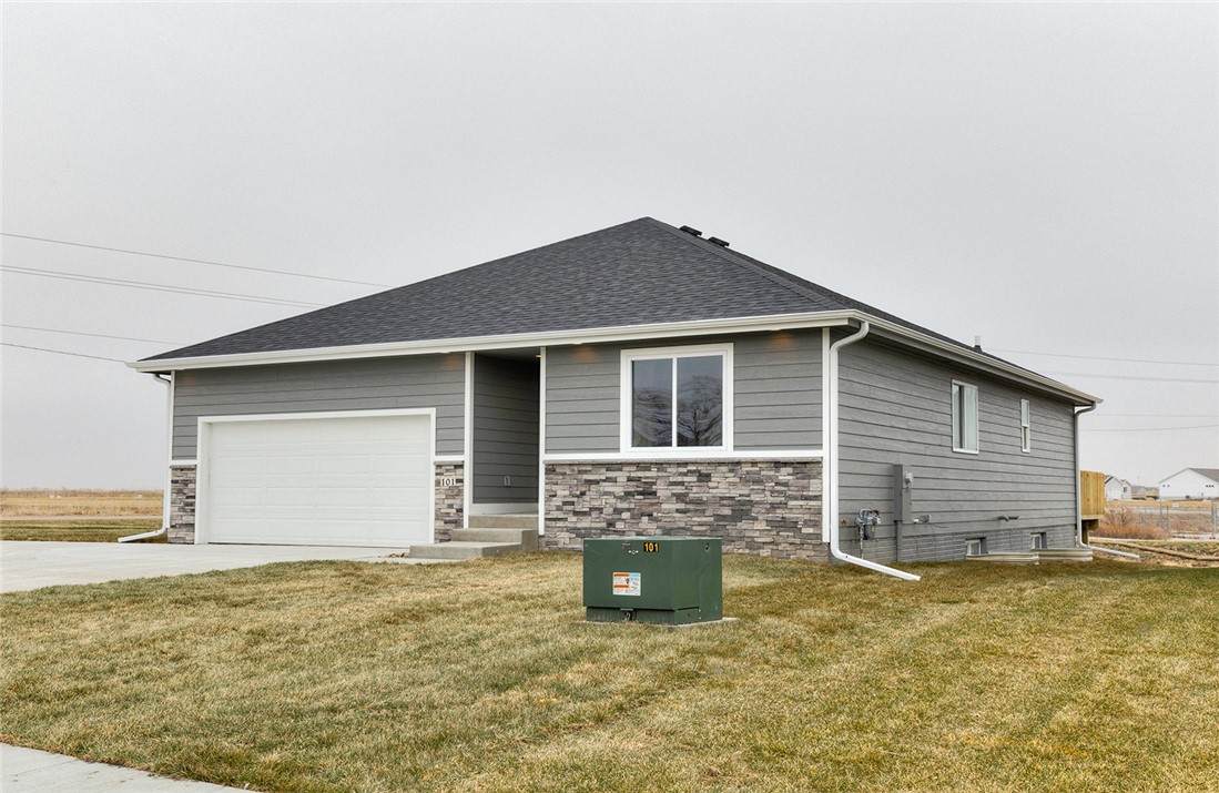 101 Creekside Drive - Photo 1