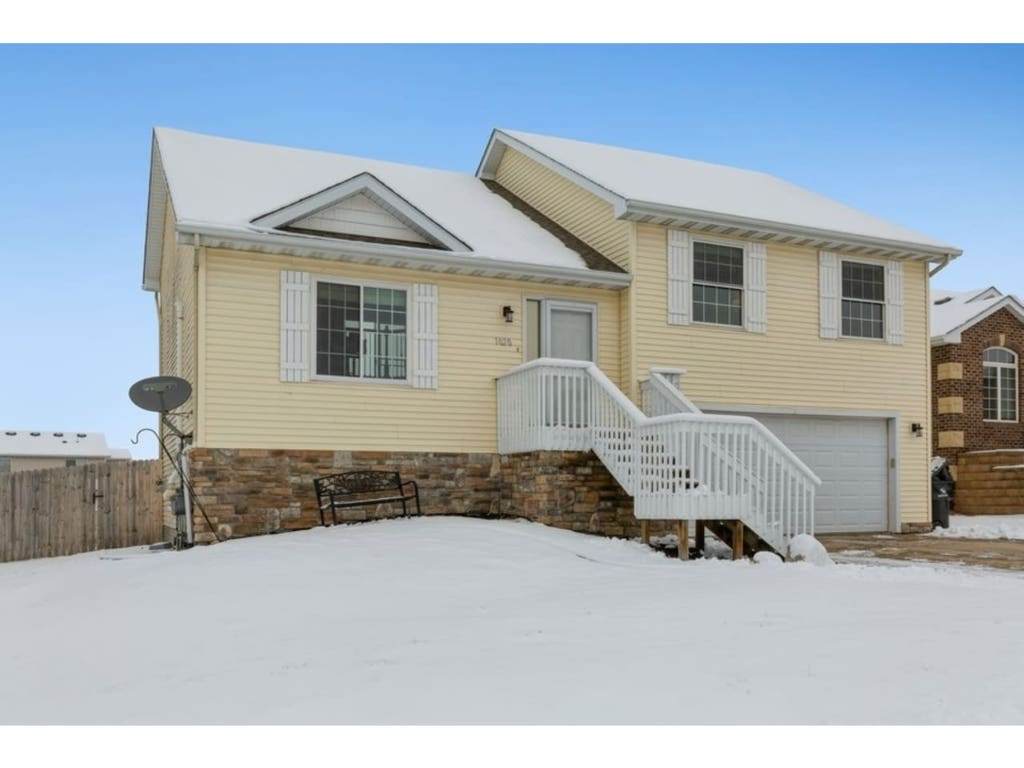1020 Springfield Drive - Photo 1