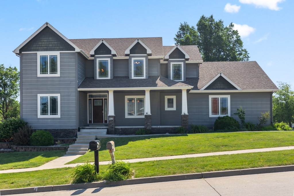 923 10th Street - Photo 1