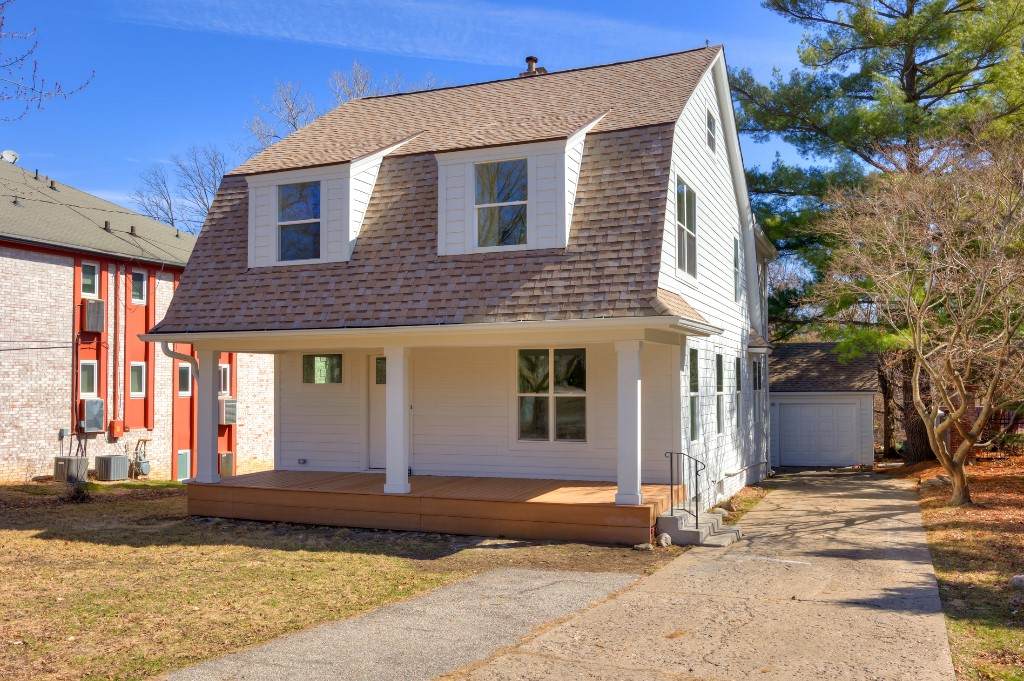 415 42nd Street - Photo 1