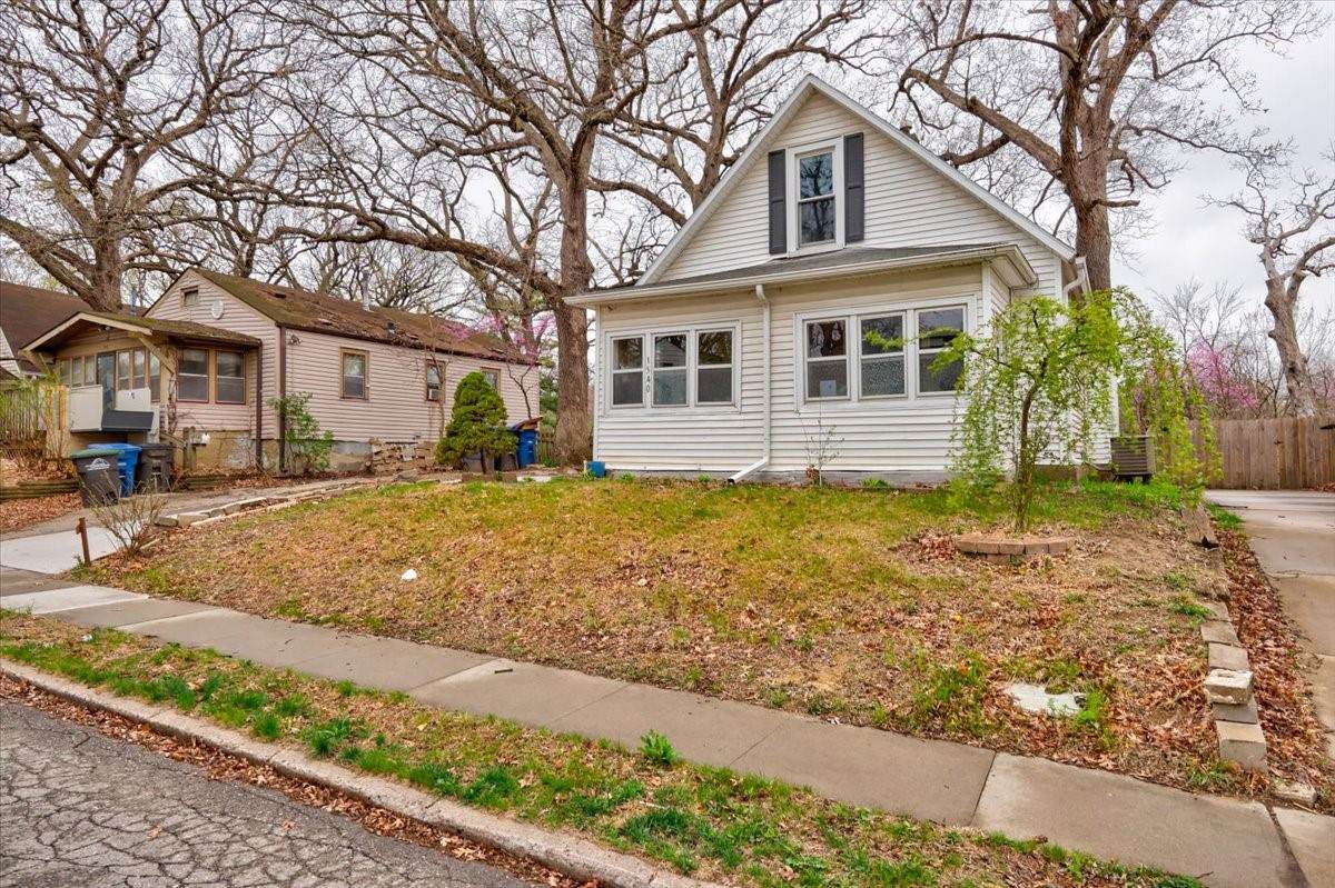 1540 33rd Street - Photo 1