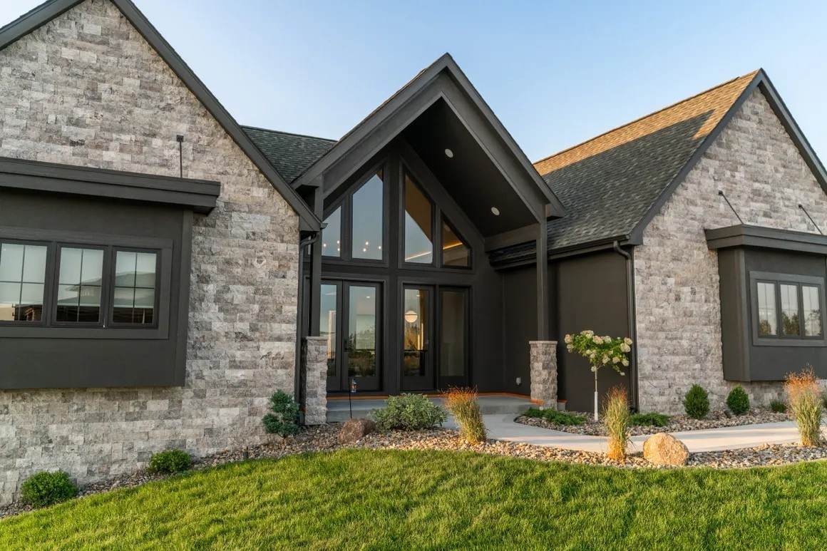 4735 Centennial Boulevard - Photo 1