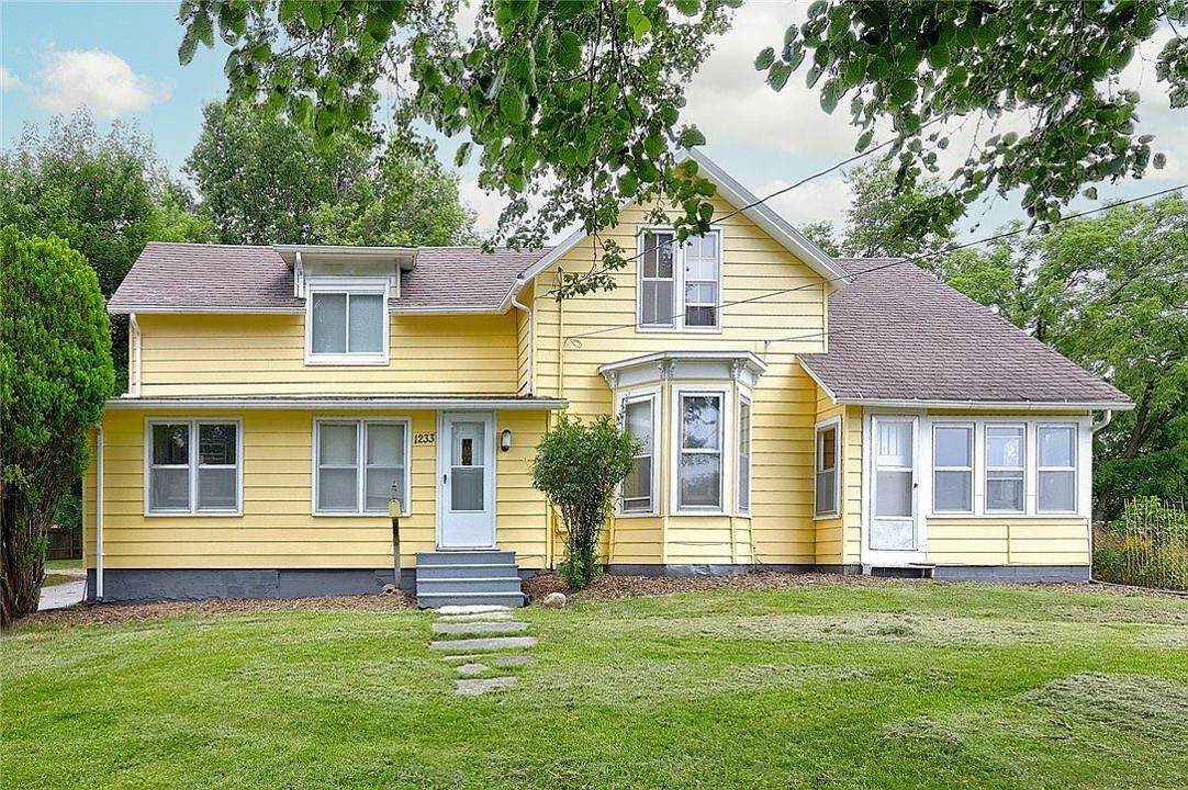 1233 72nd Street - Photo 1