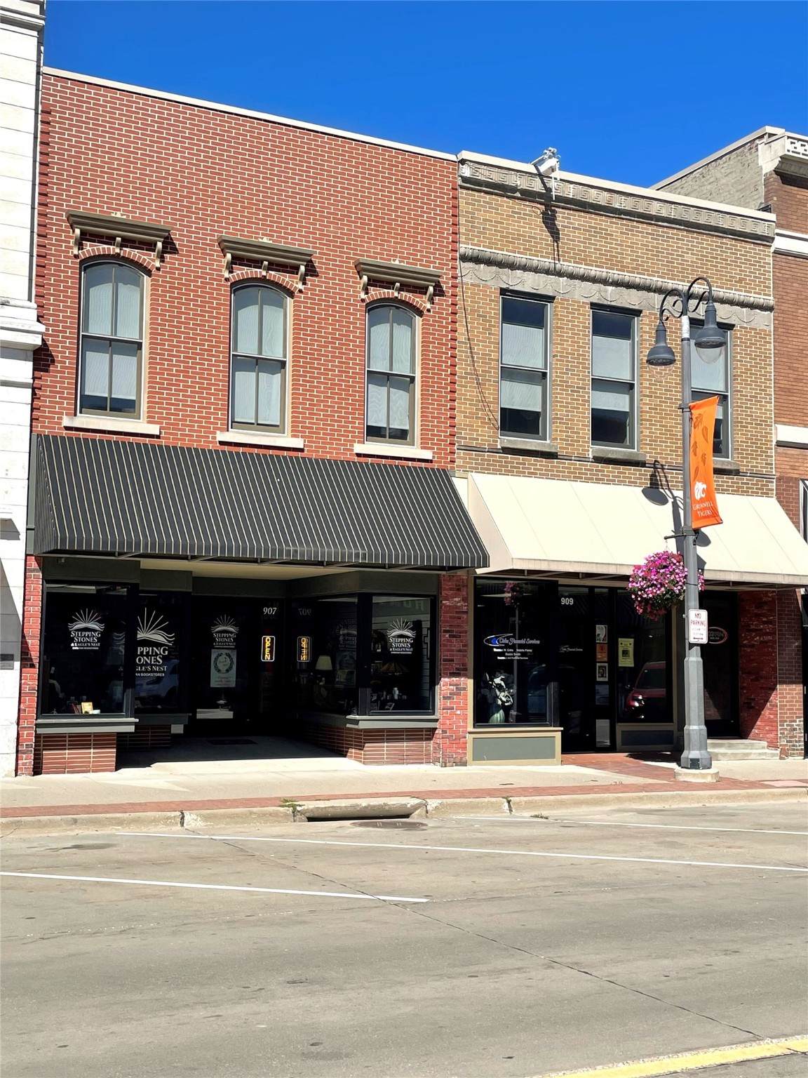 907 Main Street - Photo 1