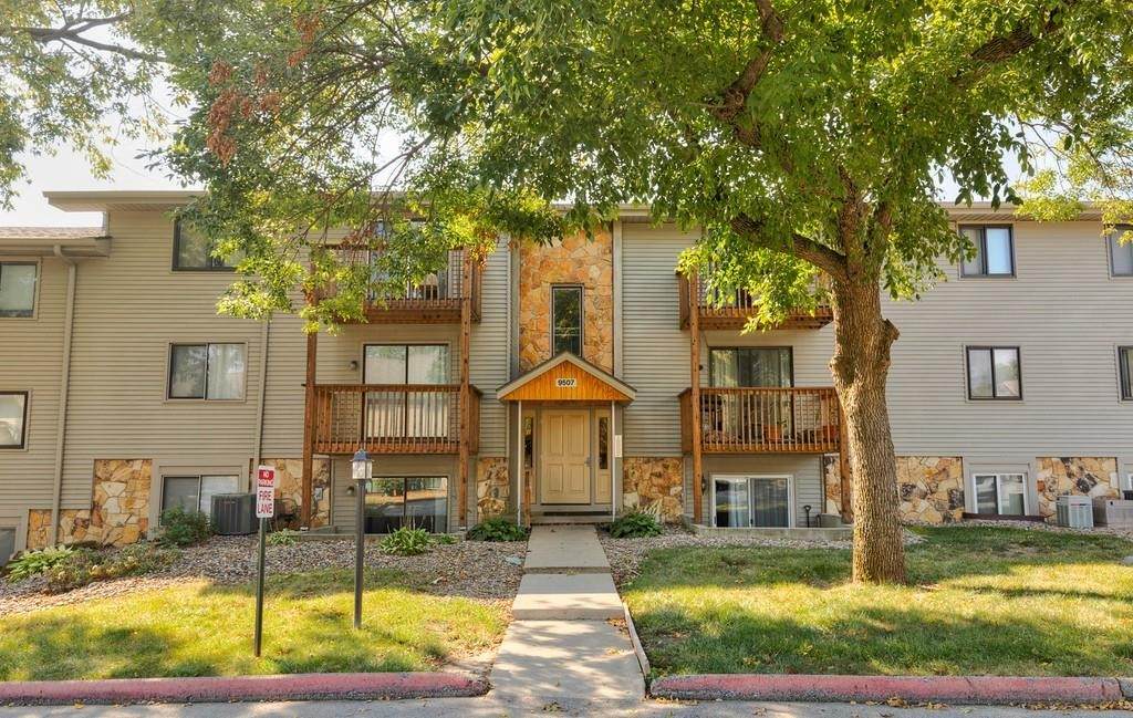 9527 University Avenue - Photo 1