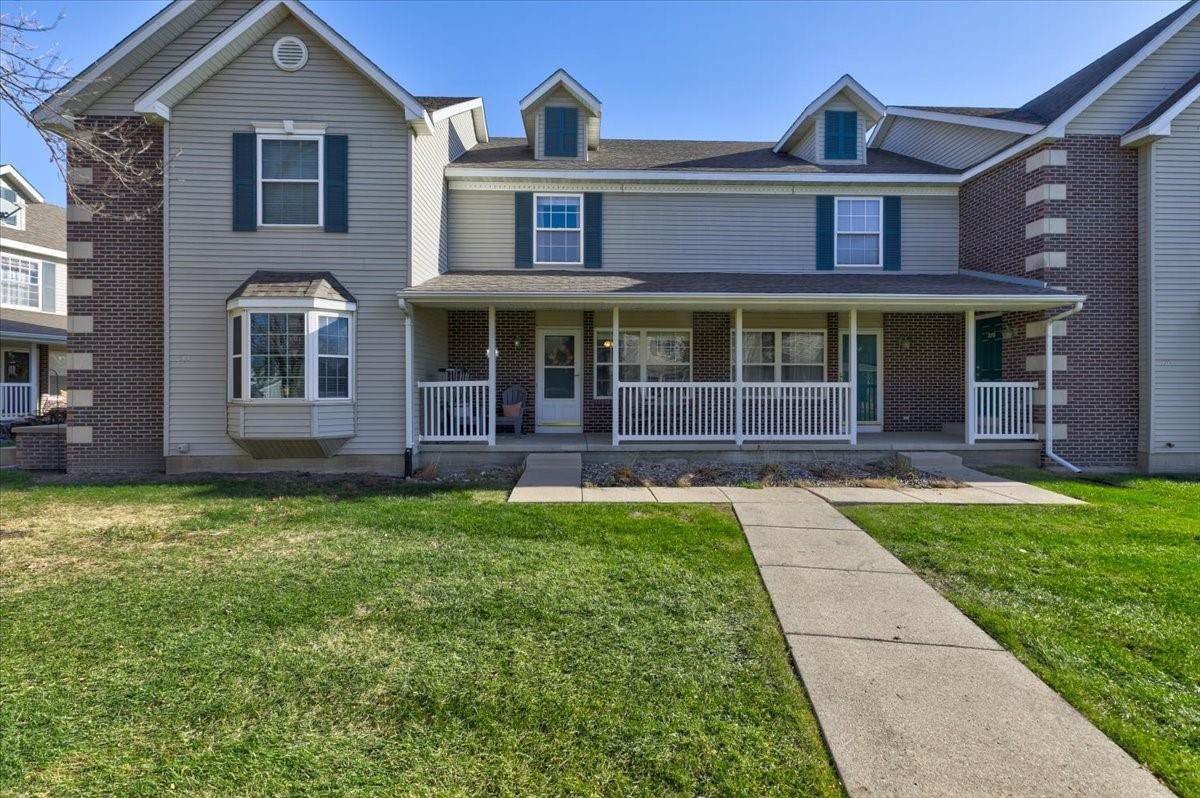 266 Georgetown Boulevard - Photo 1