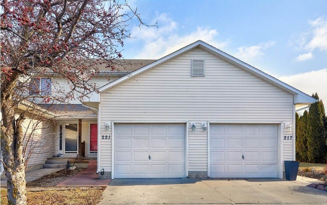 221 Cherokee Drive - Photo 1