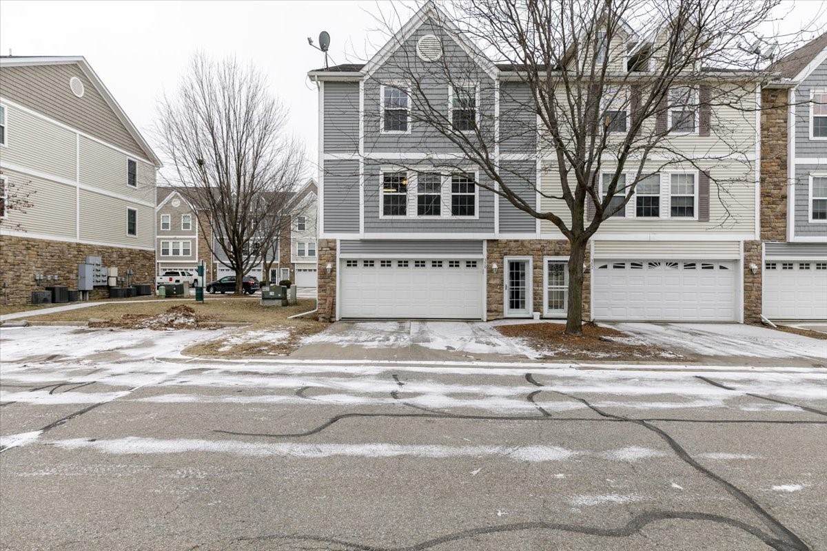 350 Sandalwood Drive - Photo 1