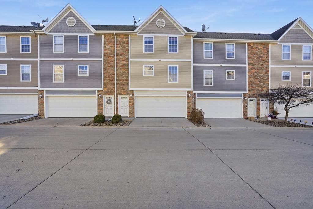 1165 Oak Creek Drive - Photo 1