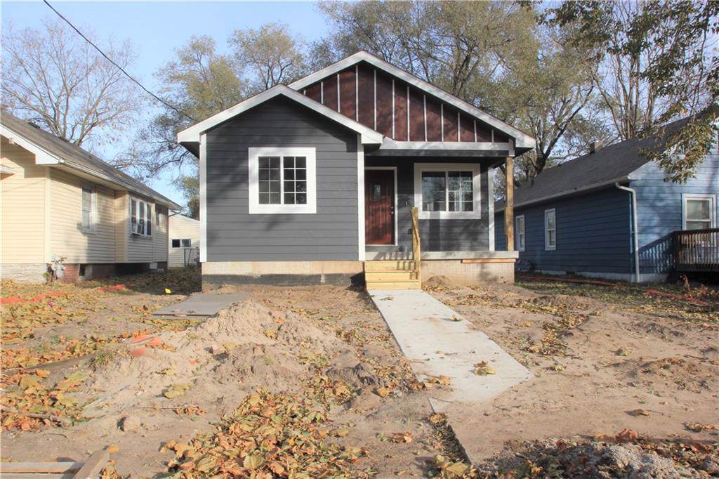 2218 Grand Avenue - Photo 1
